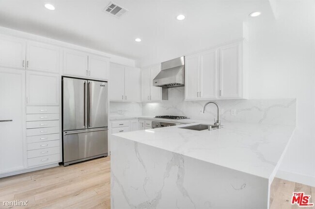 Building Photo - 6469 Zuma View Pl