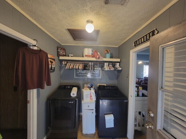 Foto del edificio - 2725 West Point Rd