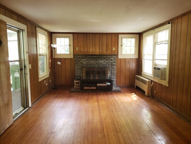Building Photo - 497 New Haw Creek Road