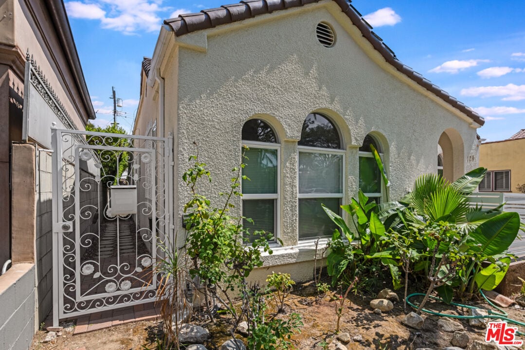 Primary Photo - 124 S Almont Dr