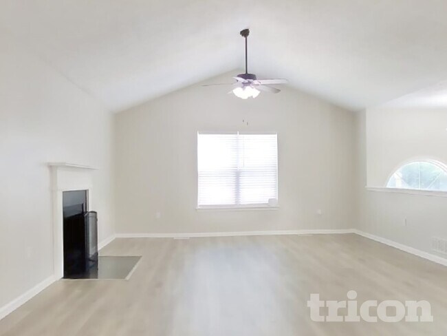 Building Photo - 2211 Ashton Dr