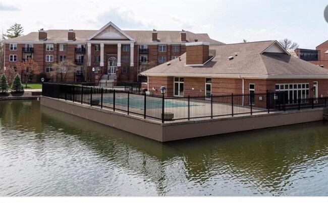 Foto del edificio - 8650 Jaffa Ct W Dr