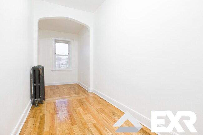 Building Photo - 893 Albany Ave