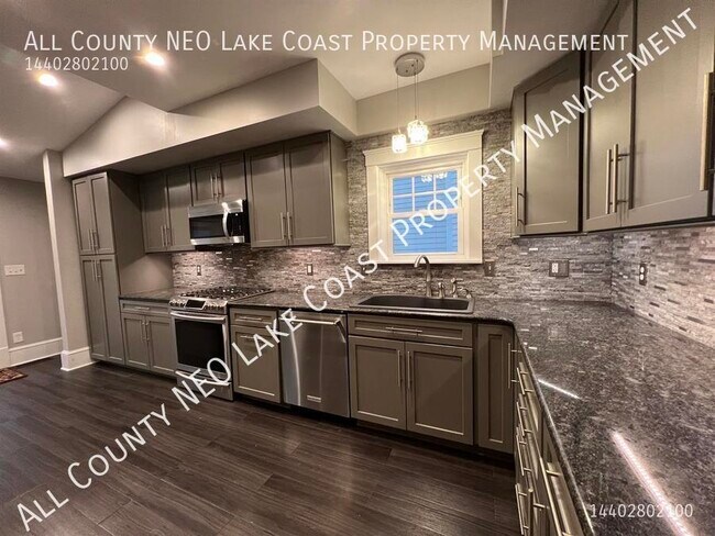 Building Photo - 1250 Lakeland Ave