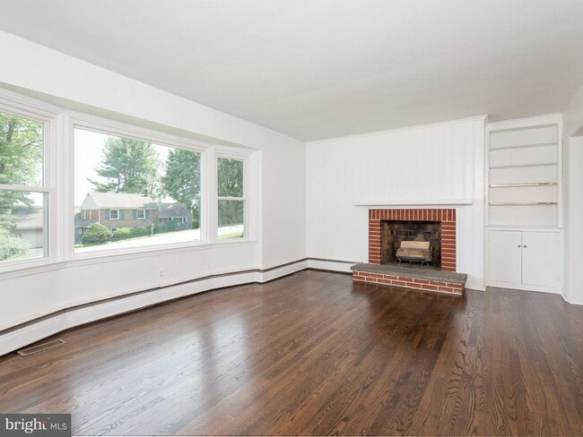 Building Photo - 840 Rosary Ln