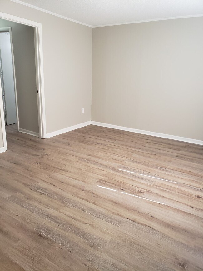 Building Photo - 5028 Acorn Dr