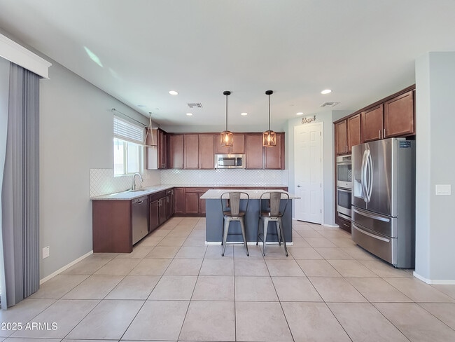 Foto del edificio - 1725 N 211th Dr