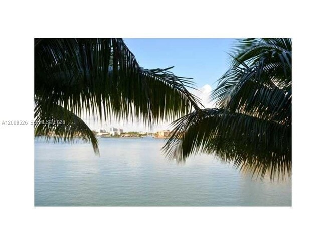 Foto del edificio - 17100 N Bay Rd