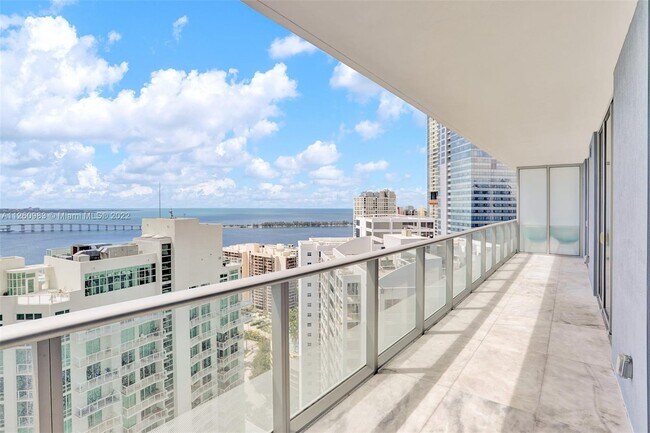 Building Photo - 1300 Brickell Bay Dr