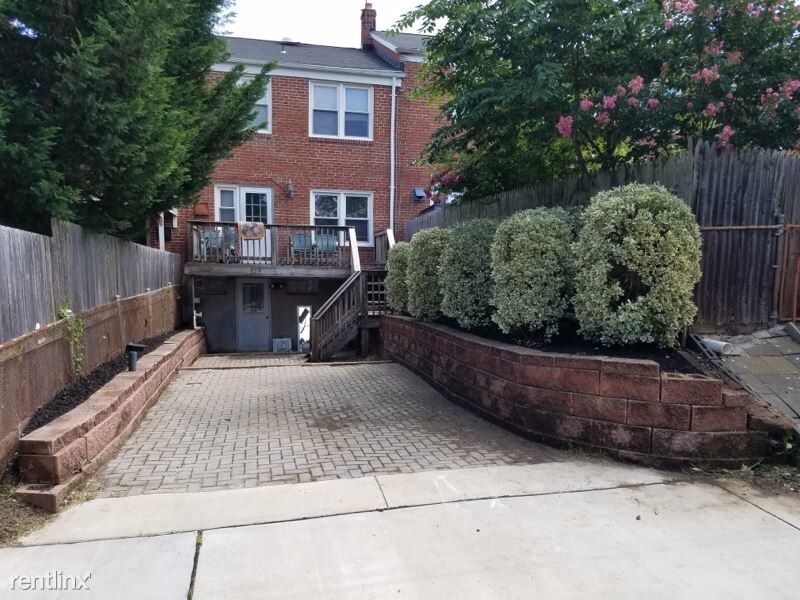 Foto del edificio - 4 br, 2 bath Townhome - 958 Radcliffe Rd