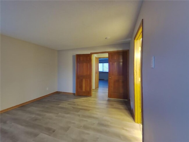 Building Photo - 956 Meadow Ave