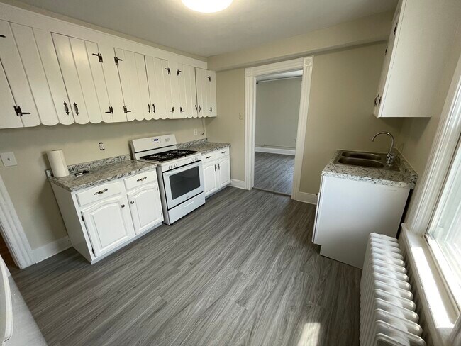 Kitchen - 501 Glenbrook Rd