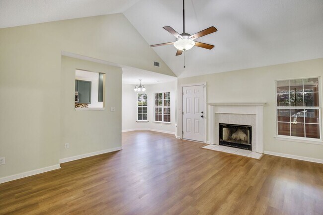 Foto del edificio - Spacious 3 Bedroom home