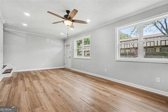 Foto del edificio - 2952 N Dekalb Dr