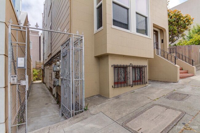 Building Photo - 2914 Larkin St