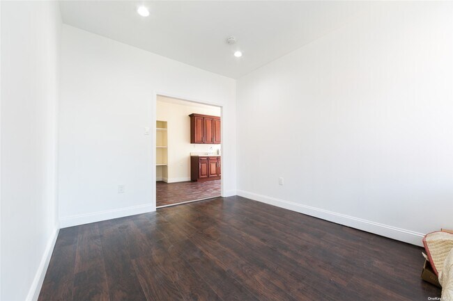 Building Photo - 492 E 98th St