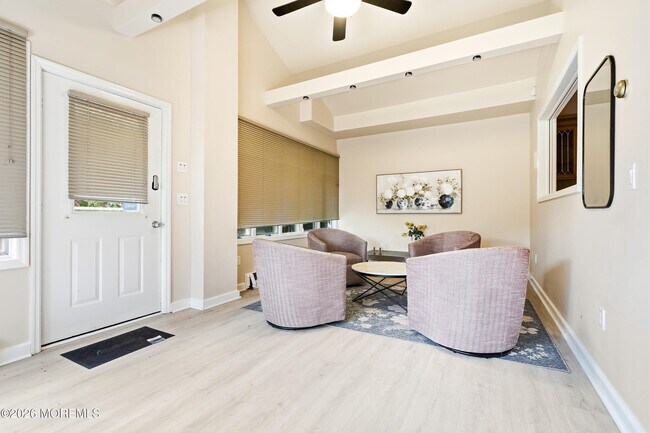 Foto del edificio - 470 Monmouth Pl