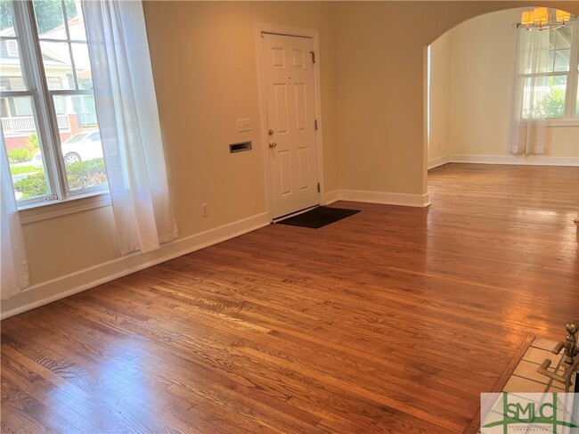 Building Photo - 308 E 40th St