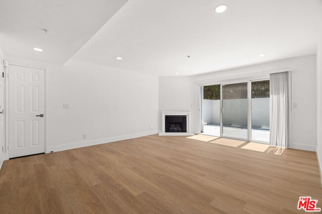 Foto del edificio - 16100 Sunset Blvd