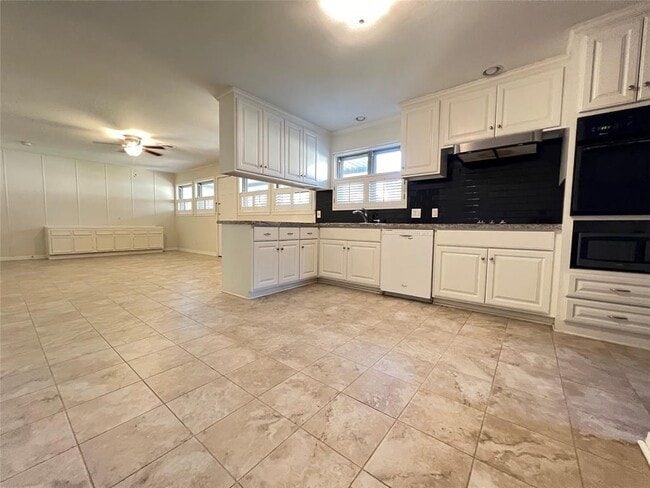 Building Photo - 4602 Redstart St