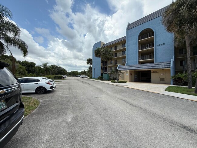 Building Photo - 2788 Tennis Club Dr