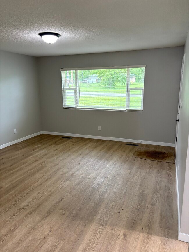 Foto del edificio - 5831 E County Rd 150 N