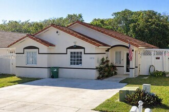 Building Photo - 14316 SW 148th Pl