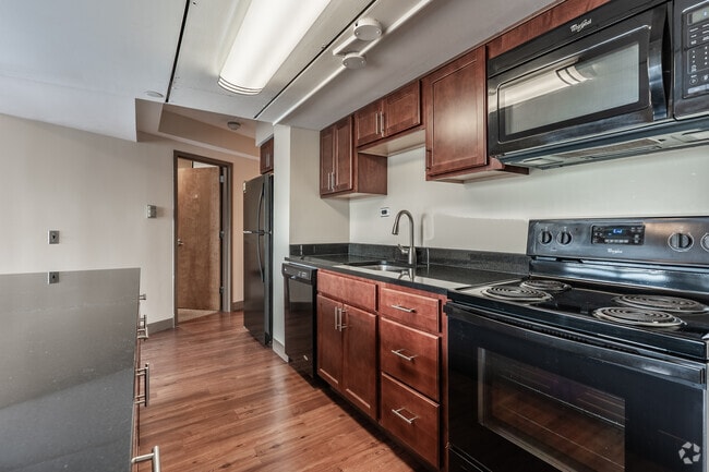 2BR, 2BA - 732SF - Kitchen - Pierpont Place