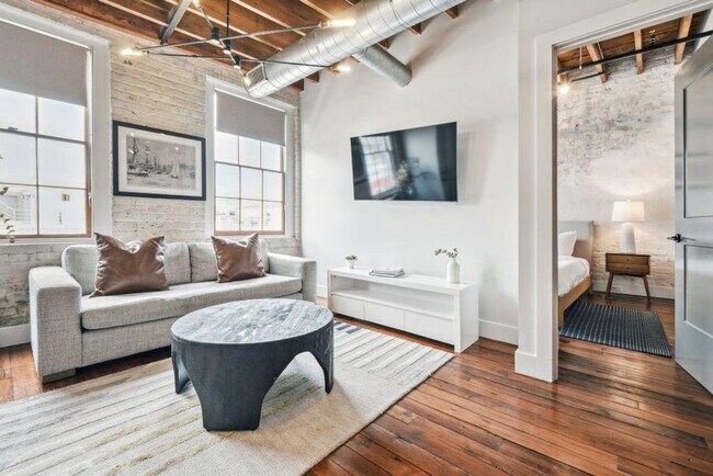 Building Photo - 315 Girod St