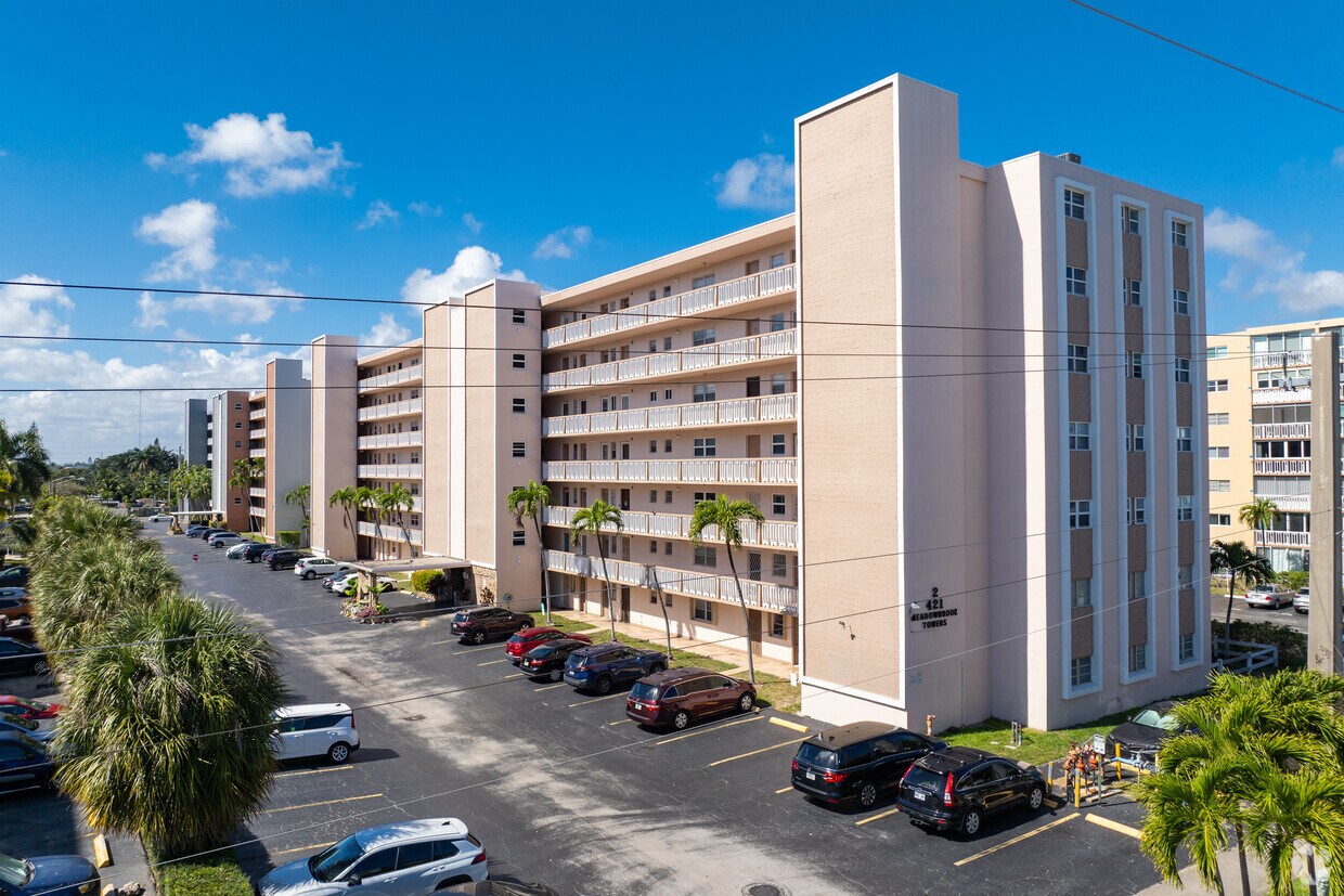 Primary Photo - Meadowbrook Towers
