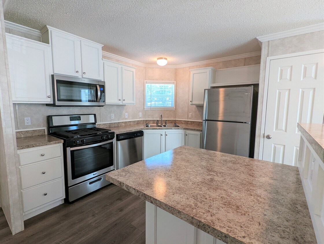 66 W Arizona, Belleville, MI 48111 House for Rent in Belleville, MI