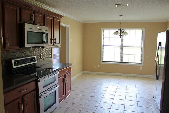 Building Photo - 180 Waters Ave