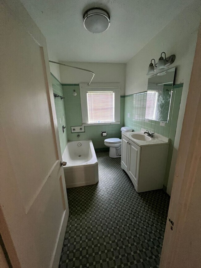 Building Photo - New Rental!!!!