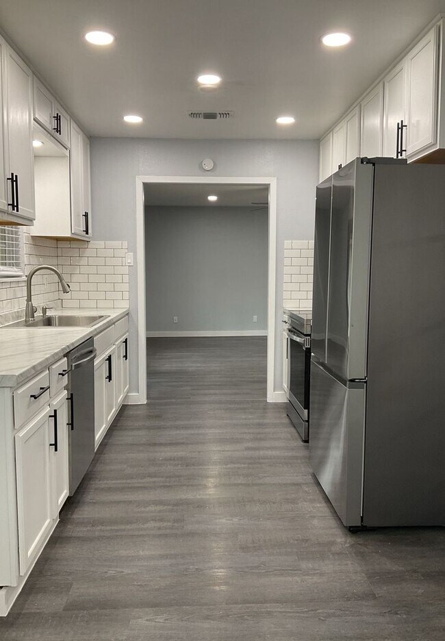 Foto del edificio - COMING SOON!