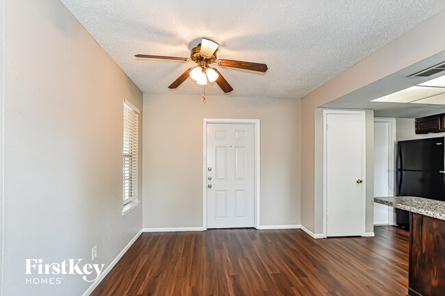 Foto del edificio - 710 Ravencroft Dr