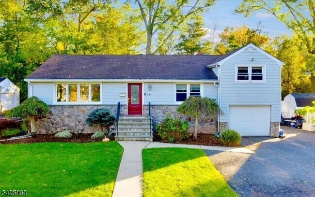 Foto del edificio - 684 Spring Ave