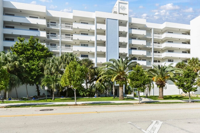 Building Photo - 17900 N Bay Rd