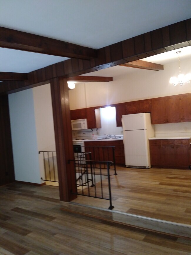 Kitchen1 - 815 Golf View Ln