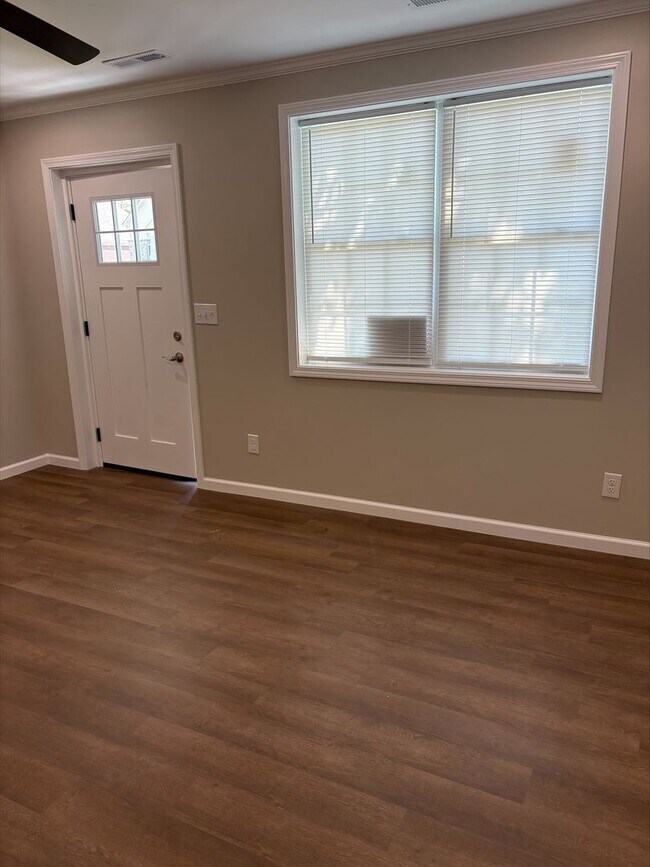 Foto del edificio - 2117 Sherwood Rd