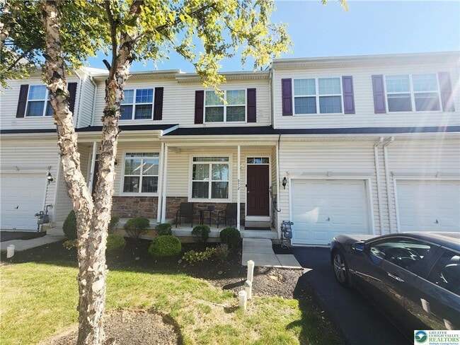 Building Photo - 972 King Way