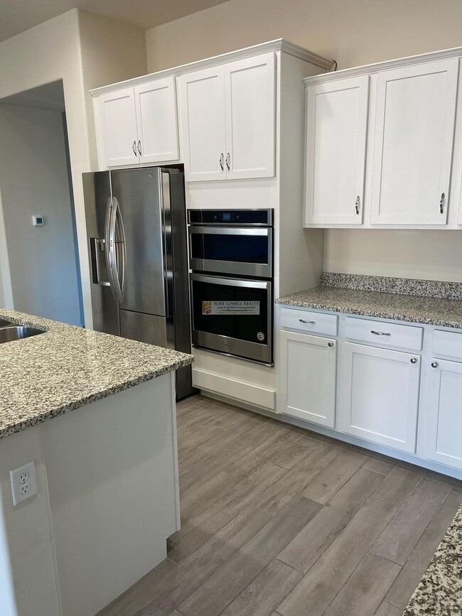 Building Photo - Luxury Living in Oro Valley $2600.