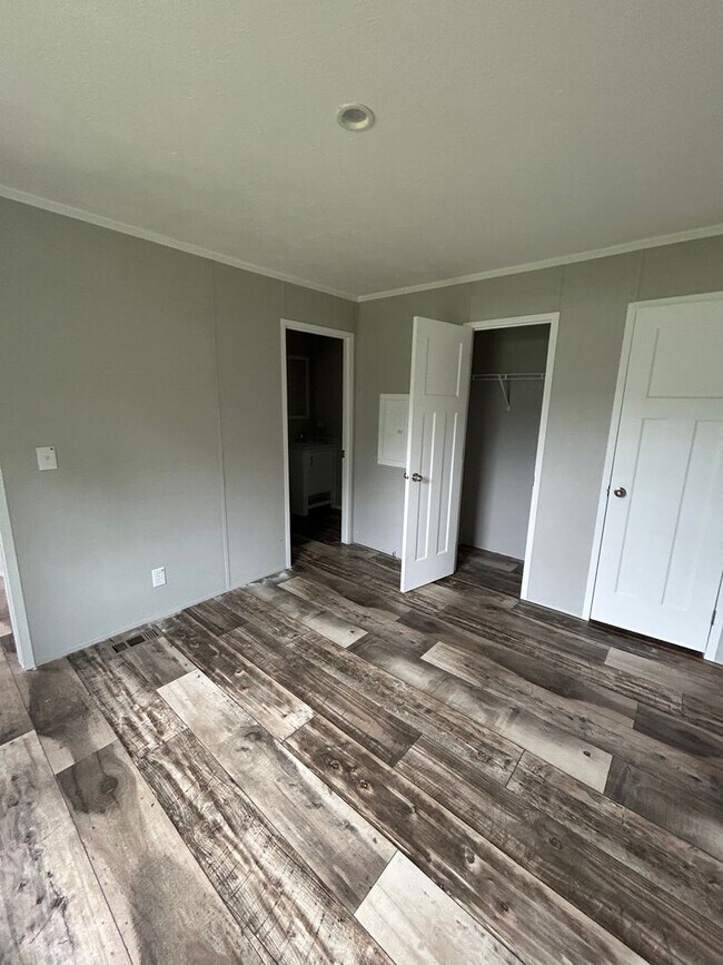 Foto del edificio - 127 Hubert Blvd