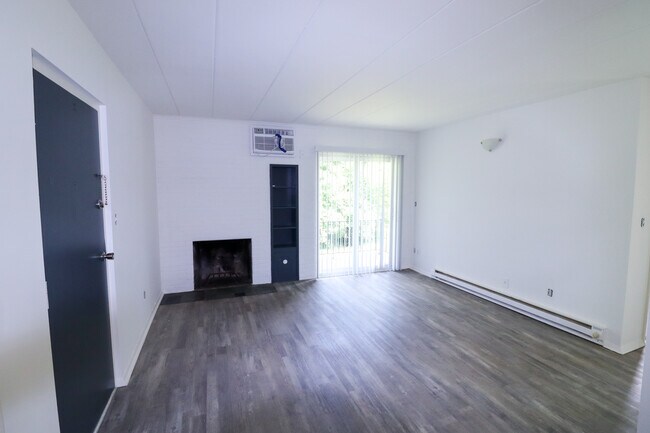 Building Photo - 2323 Beechmont Ave