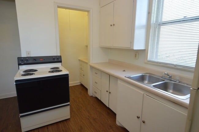 Building Photo - Darin Johnson Triplex
