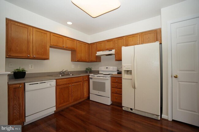 Building Photo - 7053 Oak Grove Way