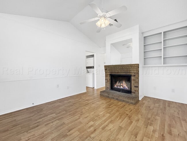 Building Photo - 536 Guerin Dr