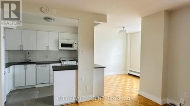 Building Photo - 490-490 Eglinton Ave E