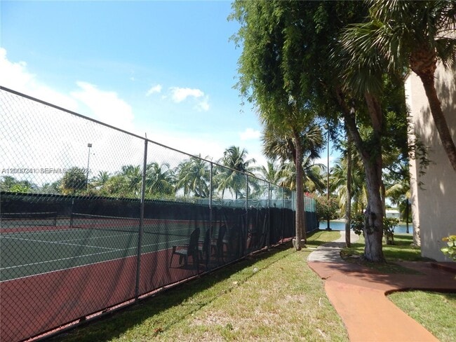 Foto del edificio - 14415 N Kendall Dr