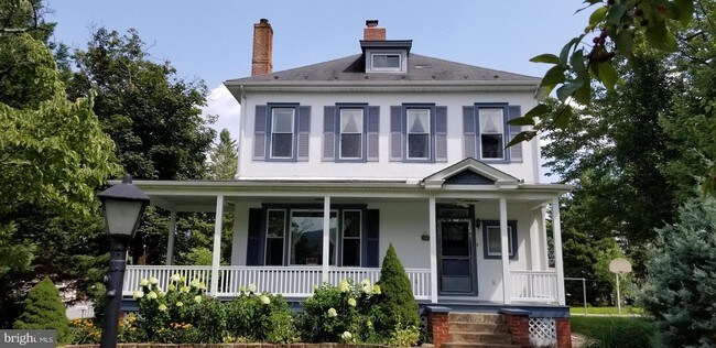 Building Photo - 402 Woodland Ave
