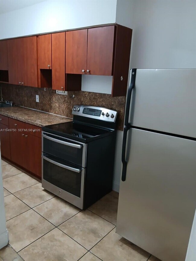 Foto del edificio - 505 NE 82nd St